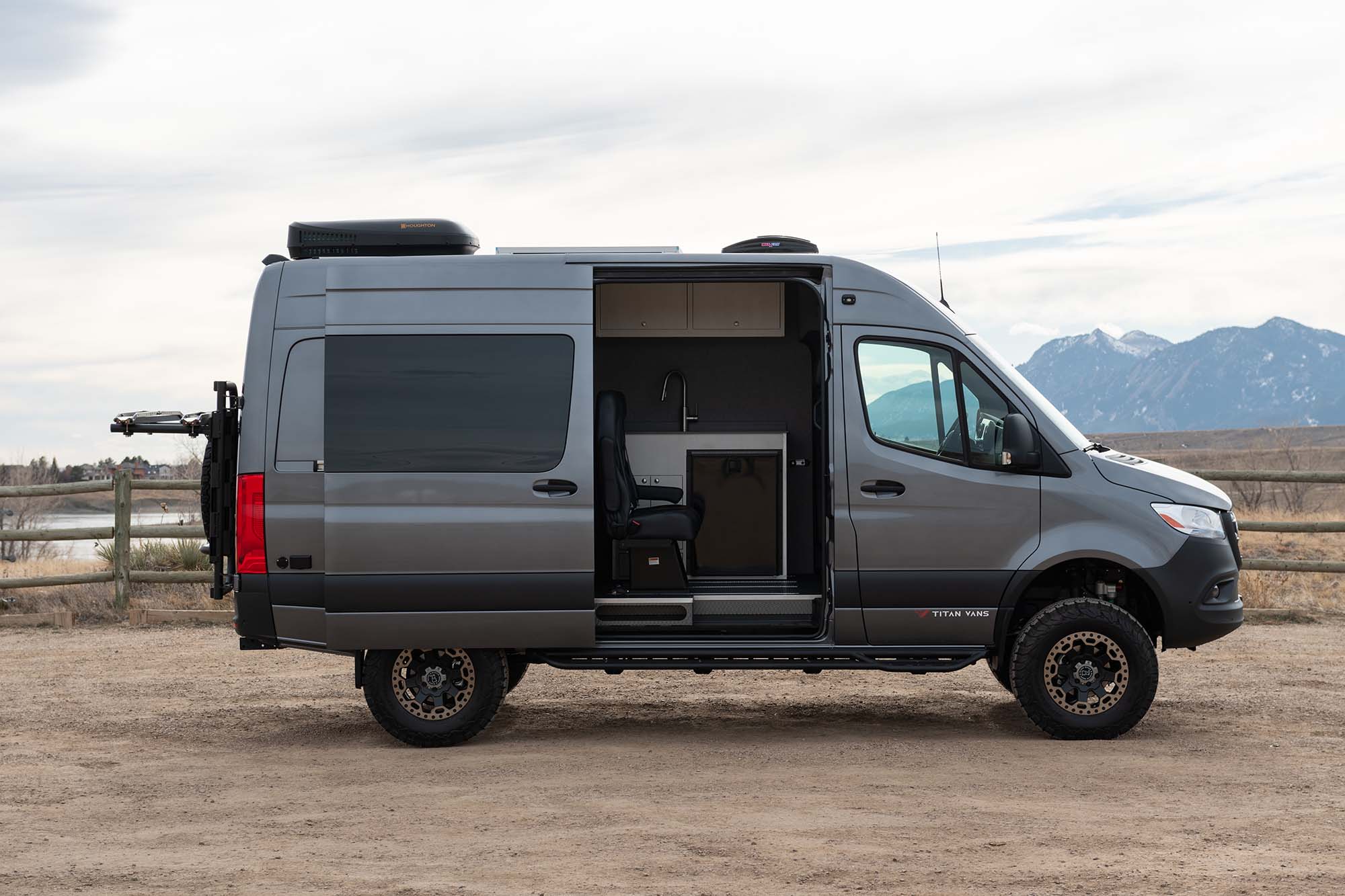 Classic 144 camper van — Mercedes-Benz Sprinter 144", photo 4