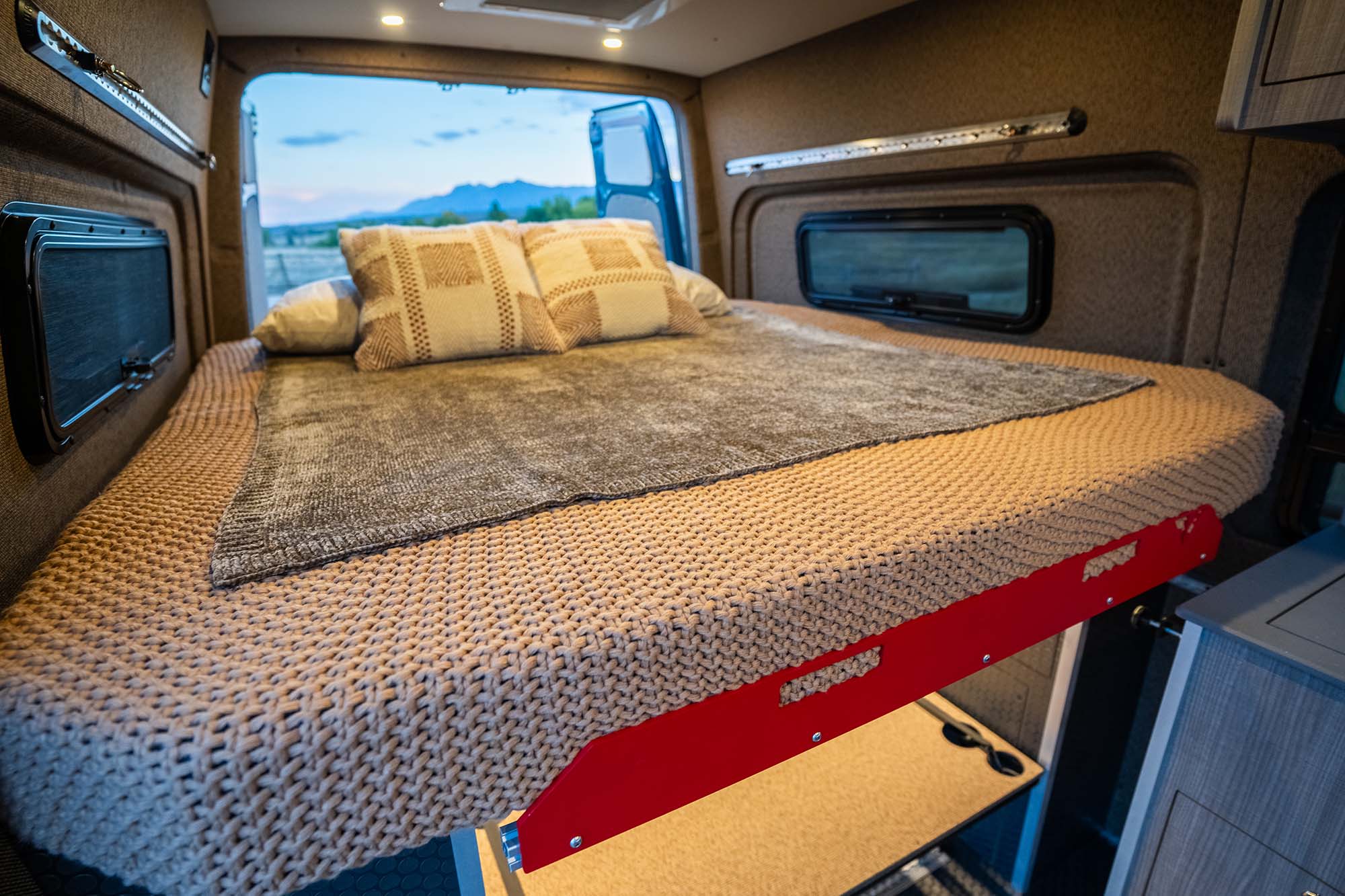 Classic 144 camper van — Mercedes-Benz Sprinter 144", photo 25