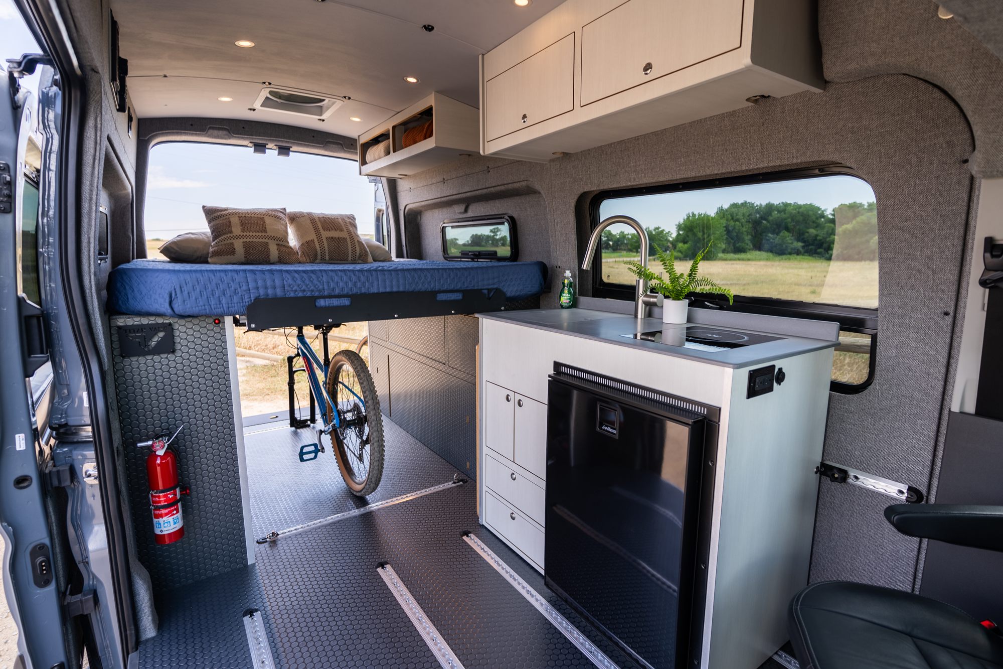 Classic 148 camper van — Ford Transit 148", photo 15