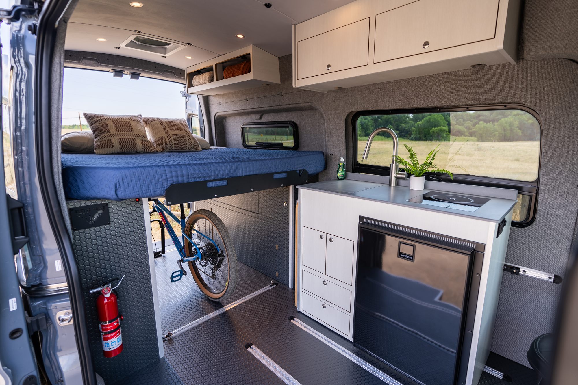 Classic 148 camper van — Ford Transit 148", photo 16