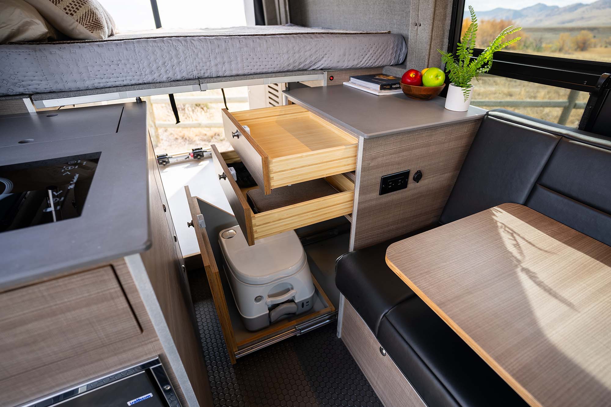 Metis 144 camper van — Mercedes-Benz Sprinter 144", photo 10