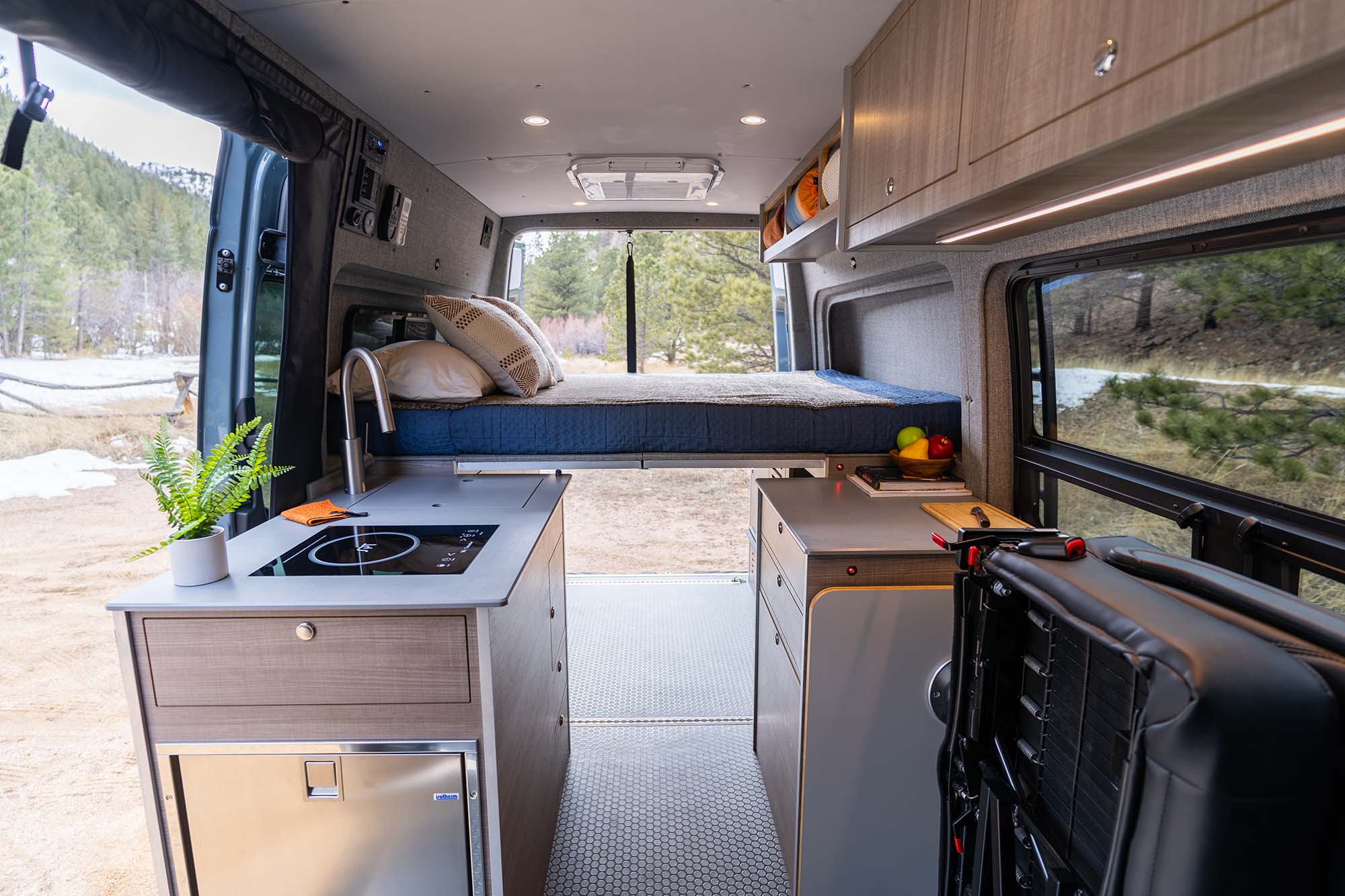 Metis 144 camper van — Mercedes-Benz Sprinter 144", photo 3