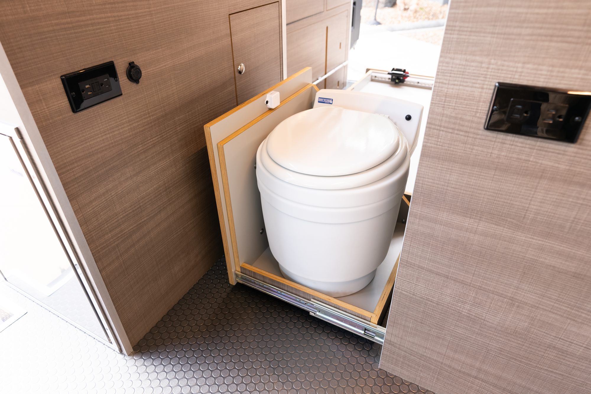 Metis 144 camper van — Mercedes-Benz Sprinter 144", photo 17