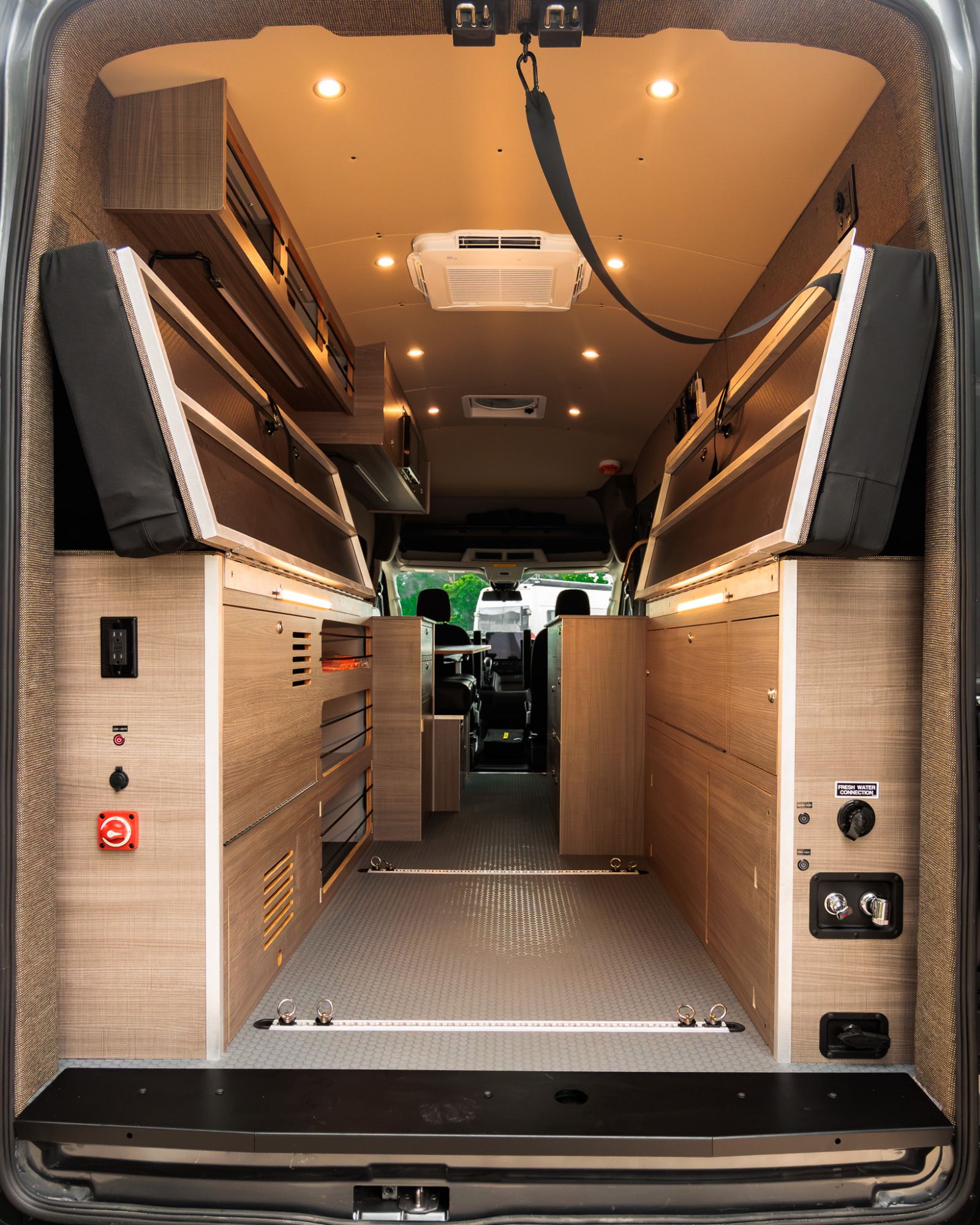 Metis 148 EL camper van — Ford Transit 148" EL, photo 22