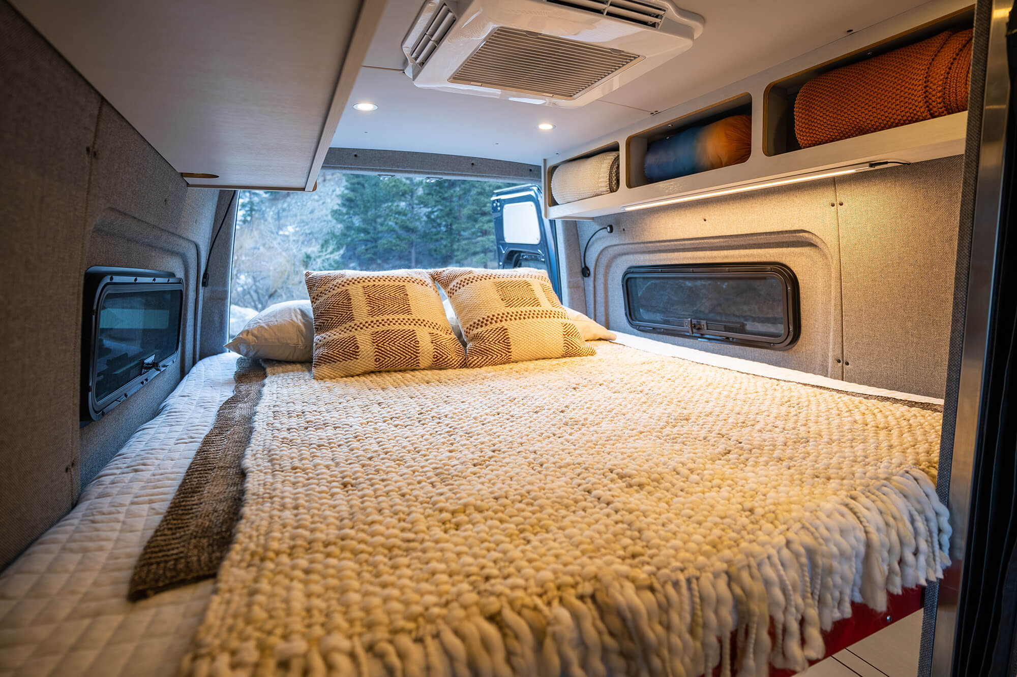 camper van bed with air conditioning
