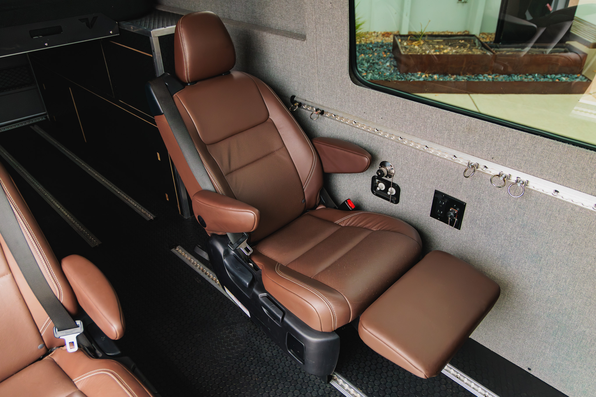 Rear leather captain's chair